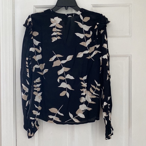 A new day size small black floral ruffle top nwt - Picture 4 of 4
